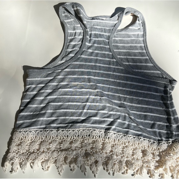 Xhilaration — Striped sleveeless tank top • Camisa rayada sin mangas • - Picture 3 of 4